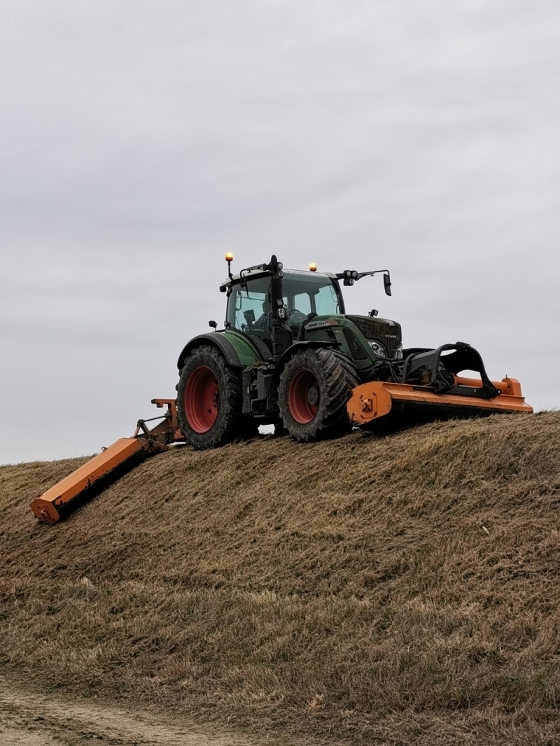 Broyeur à plat sur digue