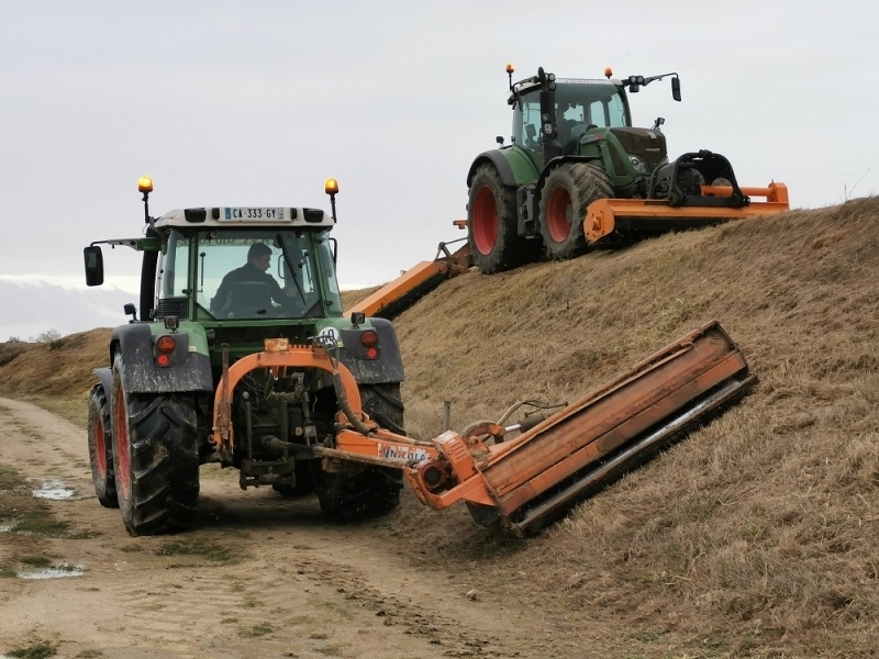 Broyeurs à plat sur digue