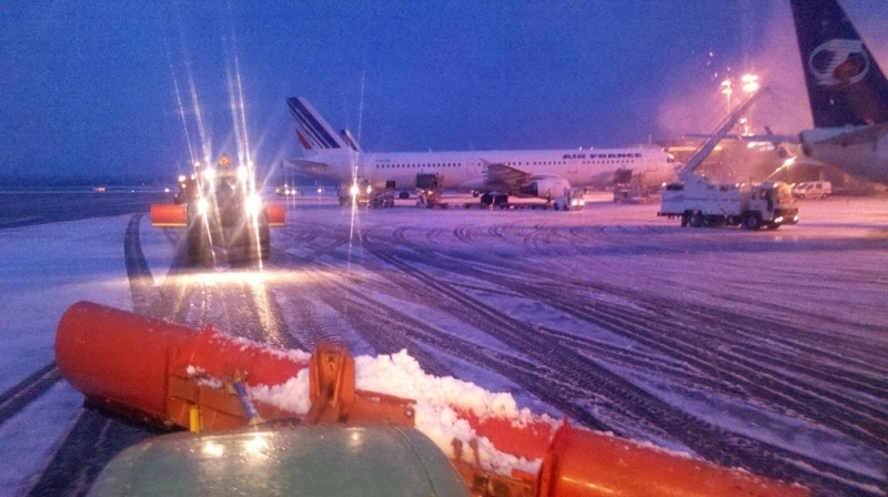 Déneigement du tarmac de Nantes