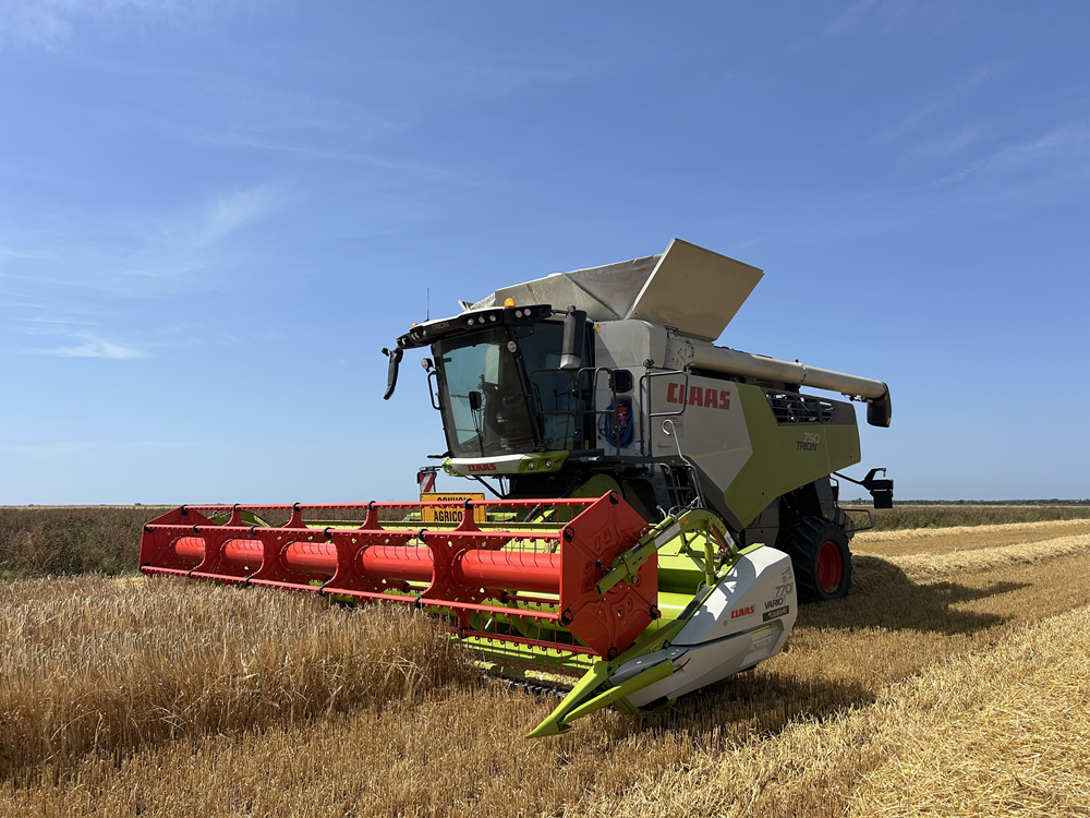 Moissonneuse batteuse TRION 750